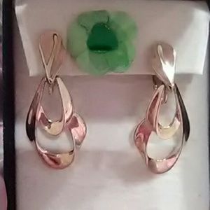 TRAFARI HINGE BACK DANGLE GOLD CLIP EARRINGS